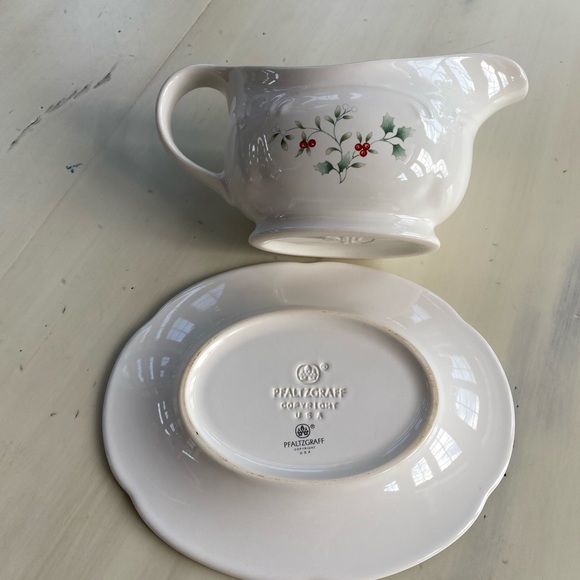 VTG Pfaltzgraff Winterberry Holiday 🎄 Gravy Boat - Picture 10 of 12